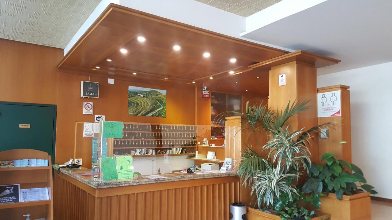 Hotel Cristallo Удине Экстерьер фото