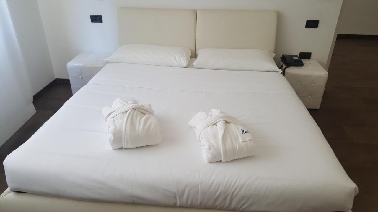 Hotel Cristallo Удине Экстерьер фото