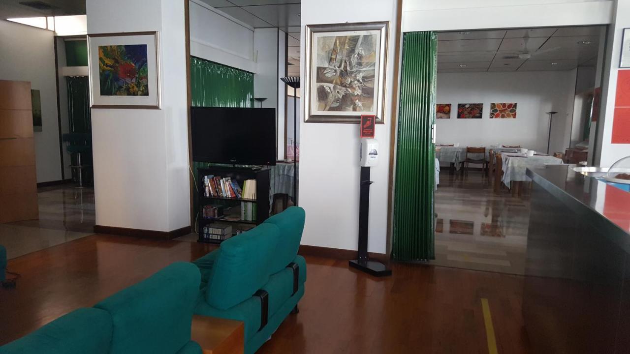 Hotel Cristallo Удине Экстерьер фото