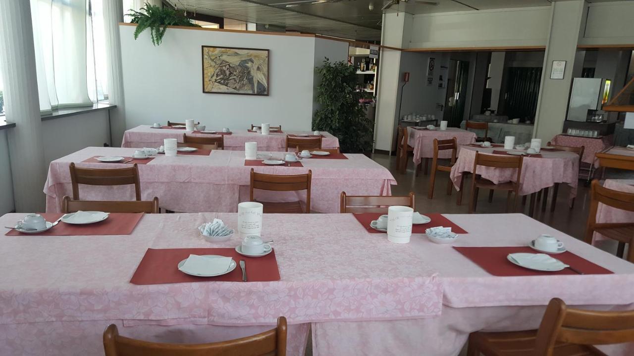 Hotel Cristallo Удине Экстерьер фото