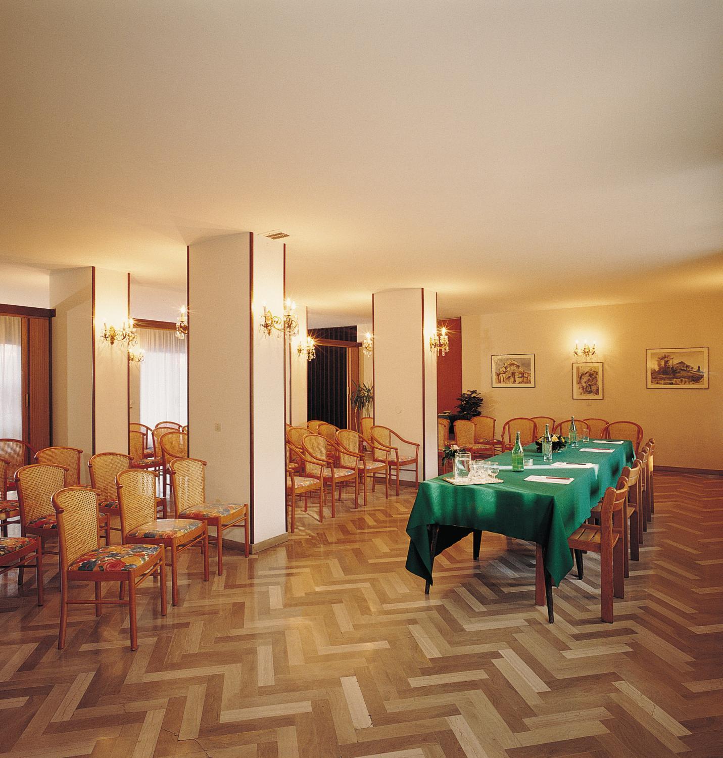 Hotel Cristallo Удине Экстерьер фото
