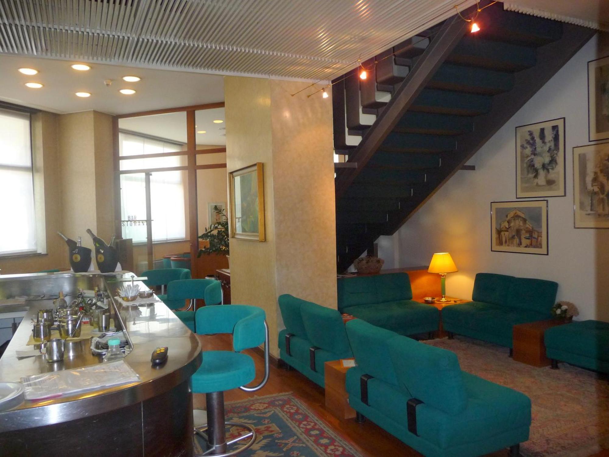Hotel Cristallo Удине Экстерьер фото