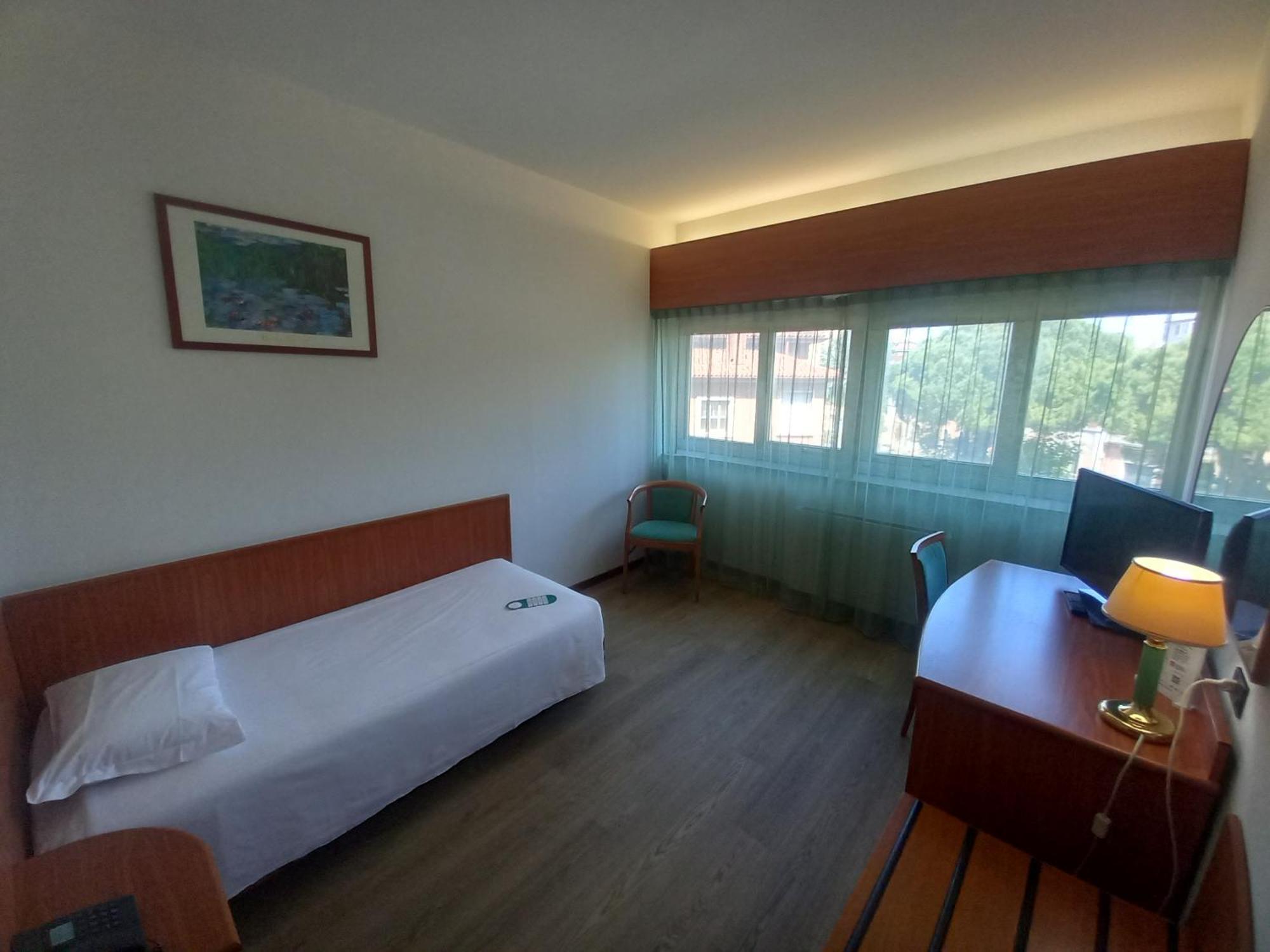 Hotel Cristallo Удине Экстерьер фото