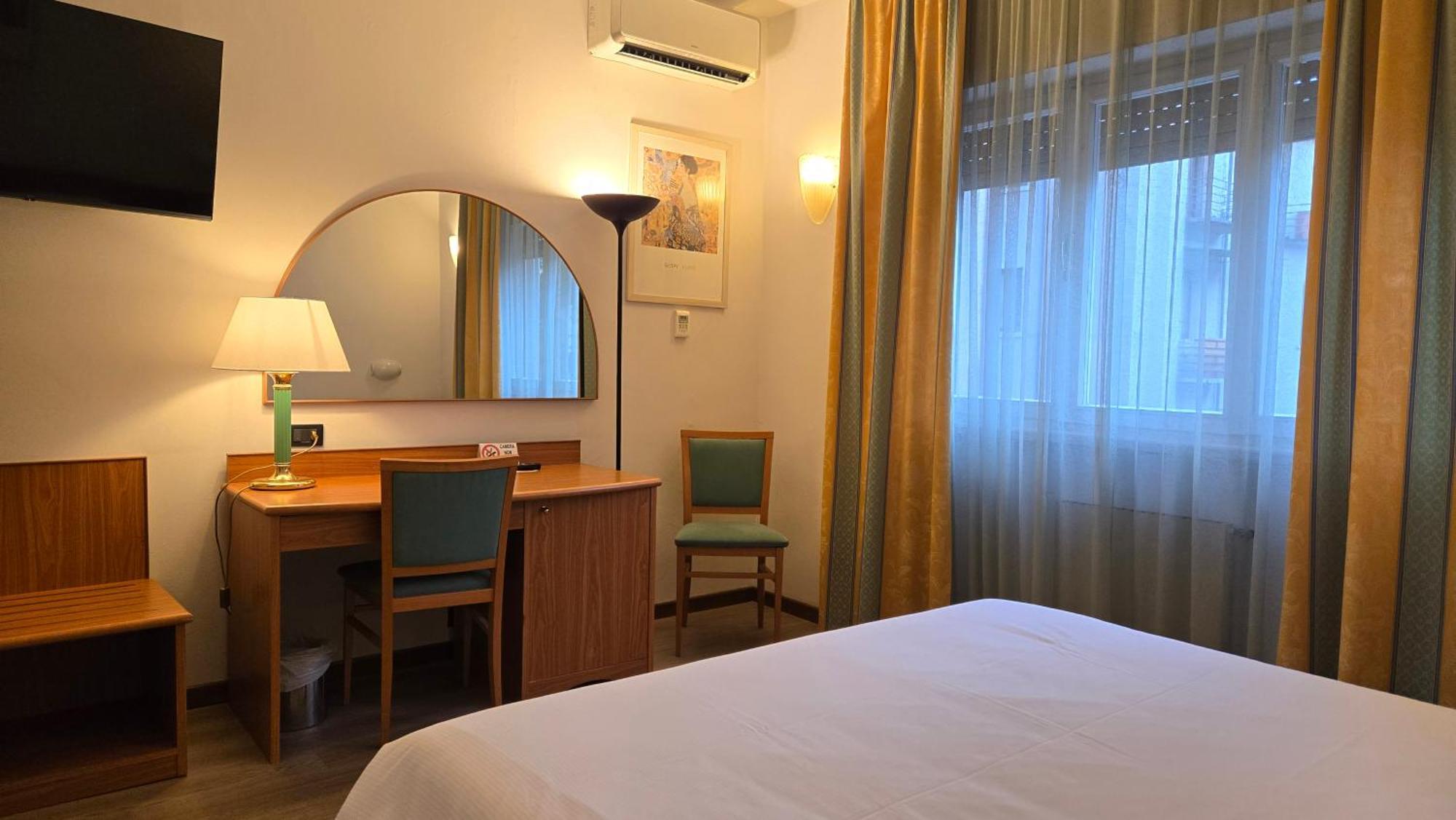 Hotel Cristallo Удине Экстерьер фото