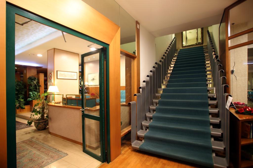 Hotel Cristallo Удине Экстерьер фото