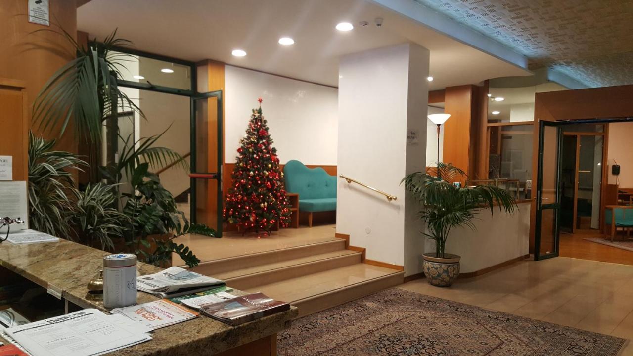Hotel Cristallo Удине Экстерьер фото